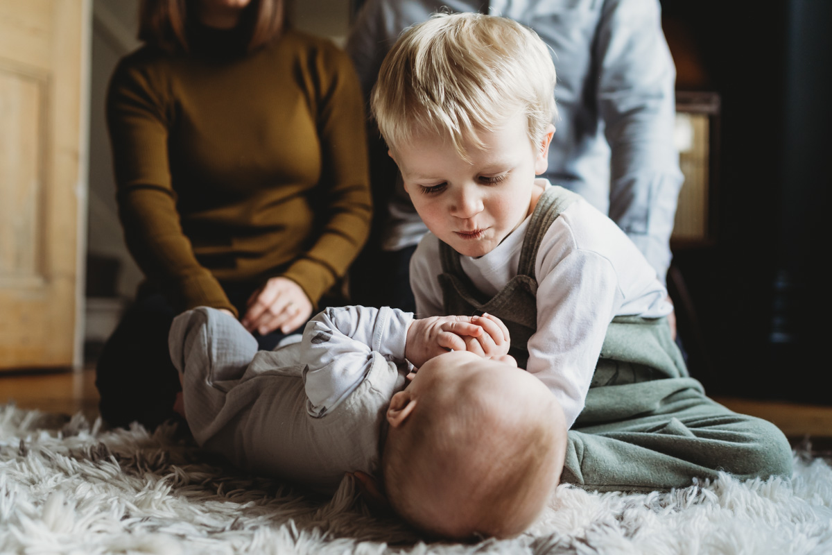 https://carleyaplin.com/wp-content/uploads/2020/07/West-London-Newborn-photographer-at-home-Carley-Aplin-37.jpg