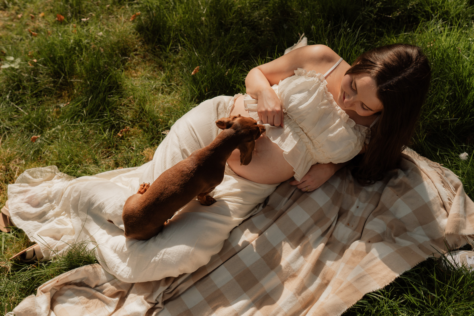 at home maternity photography Hampshire- Carley Aplin